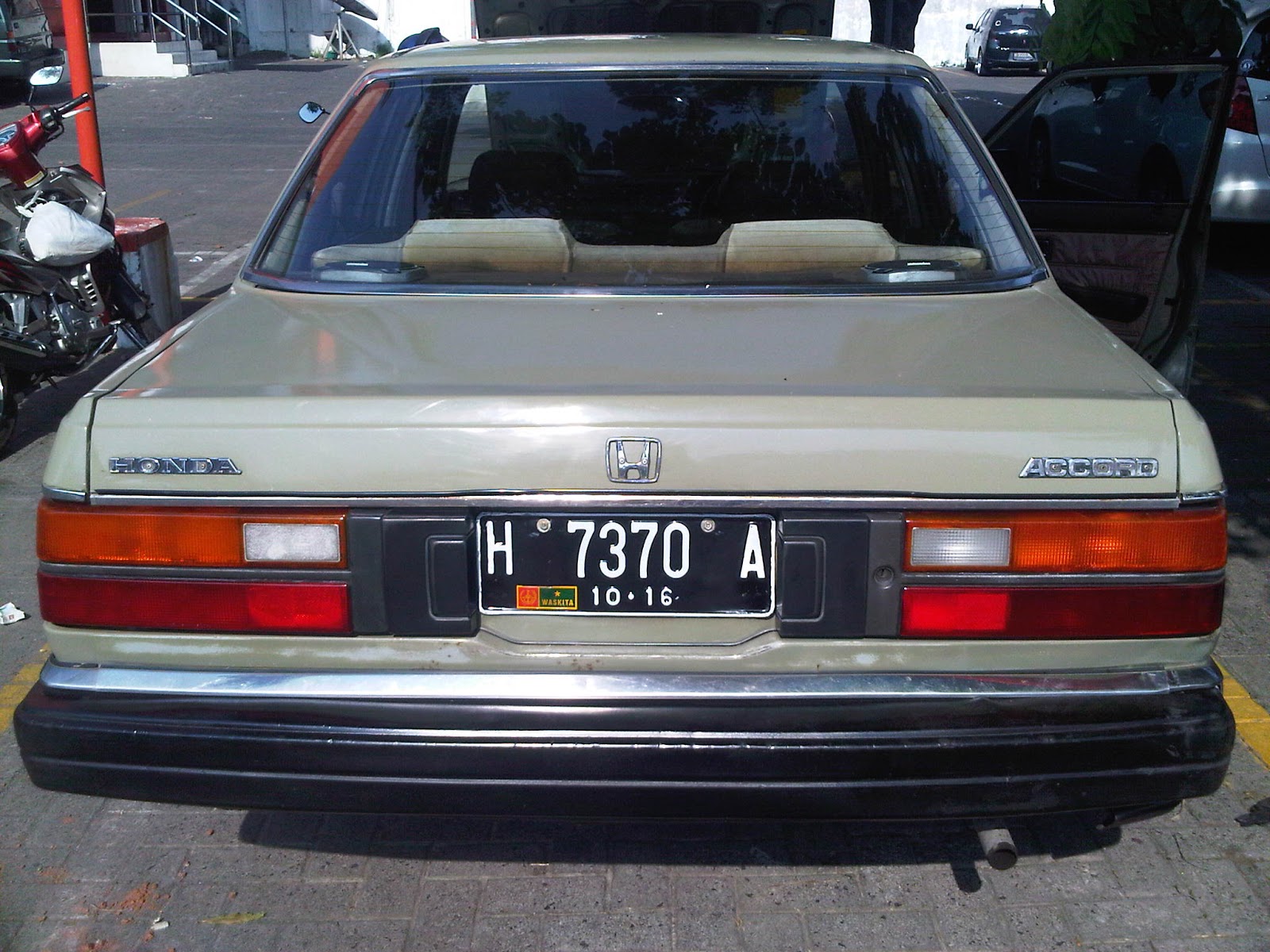 JUAL BELI MOBIL  HONDA ACCORD  EXECUTIVE TAHUN  1983