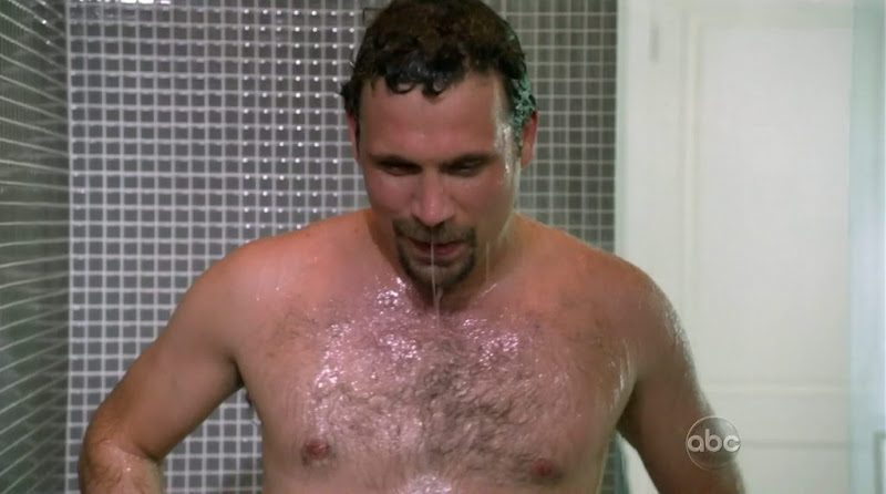 Jeremy Sisto Shirtless in Suburgatory s1e06