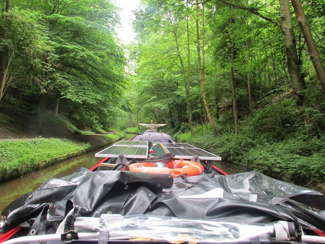 red camera entering llangollen 084