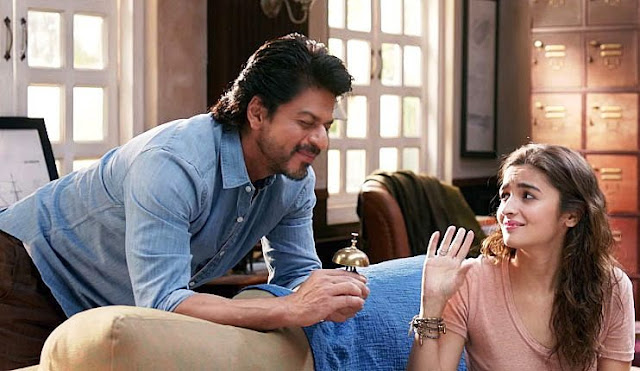 SRK and Alia Bhatt in a still from Gauri Shinde's Dear Zindagi