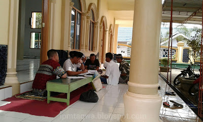 Panitia penyaluran zakat fitrah dan mall Masjid taqwa Megang sakti 2017