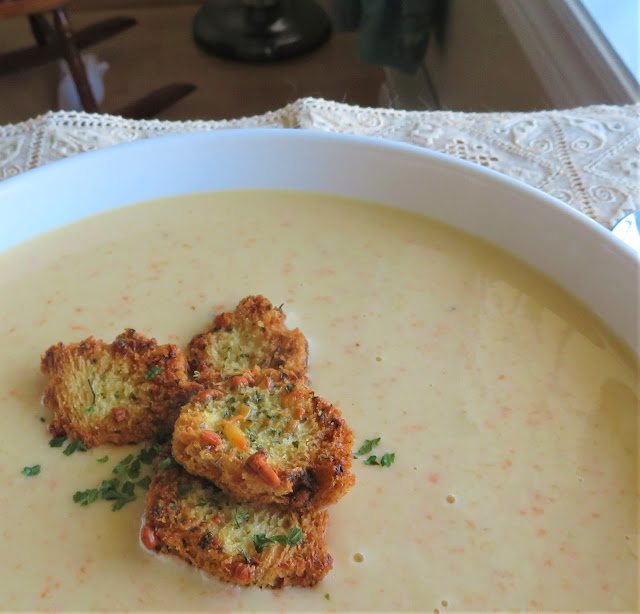 Garlic & White Cheddar Bisque