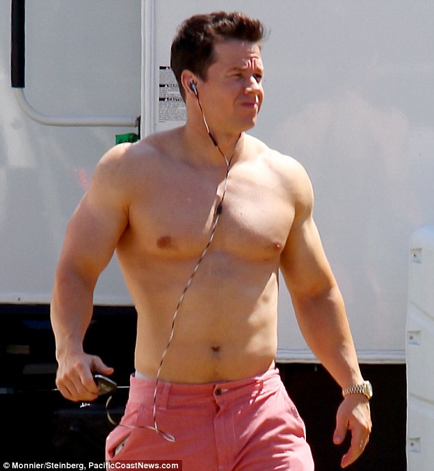No pain, no gain! Mark Wahlberg shows off his buff body on ...