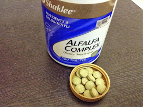 tegangkan payudara dengan alfalfa compleks