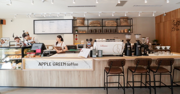 蘋果綠咖啡學府門市|台中南區平價咖啡|寬敞舒適|多那之新品牌