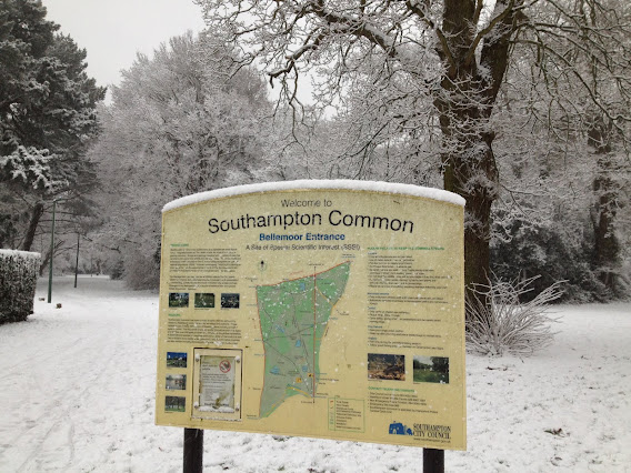 Entrance to Southampton Common in snow