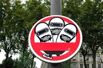 What's the meaning of these road signs? Seen On www.coolpicturegallery.net