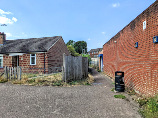 Turn right on Knebworth footpath 8 then head SW