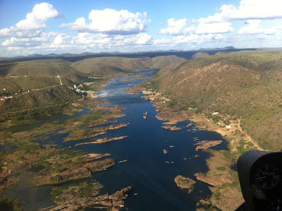 www.canionsxingo.com.br - Vista do Rio São Francisco, ao longo na margem esquerda a cidade de Piranhas-AL