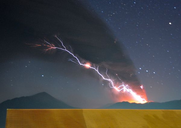 iceland volcano lightning wallpaper. Volcano Lightning In Japan