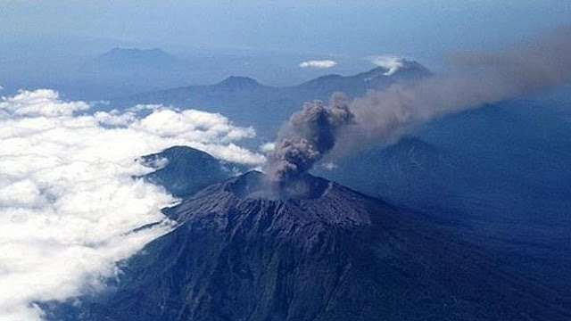 Denpasar, Bali flights cancelled due to volcano, thousands stranded