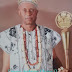 Youths Storm The Palace Of HRH Ambrose With The Corpse Of Man Killed By Fulani Herdsmen In Ebonyi