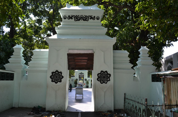 wisata islami di makam sunan ampel surabaya