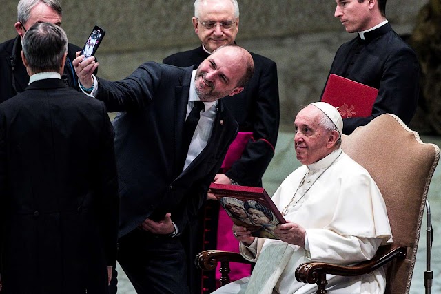 El papa Francisco, sobre sus dolores en la rodilla: “No puedo caminar, me lo pidió el médico”