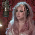 Kesha no estúdio no clipe de "Rainbow", faixa-título do seu álbum de volta