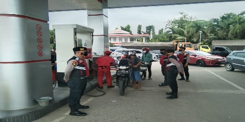 Jaga situasi Kamtibmas paska penyesuaian harga BBM Patroli Sat Samapta Polres Serang laksanakan penjagaan di SPBU