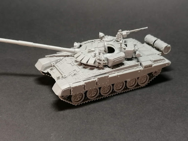  T-72BM Modell 1989 with Cage Armour von Modelcollect by Lynhartt