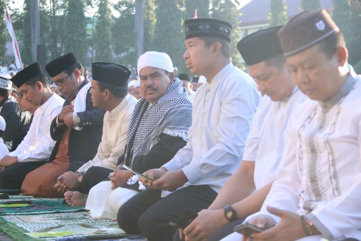 Kapolda dan Wakapolda Sulsel Sholat Idul Adha Bersama Warga di Dua Kecamatan