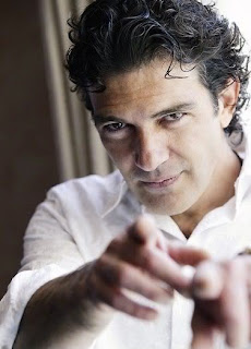 Antonio Banderas new haircut hair styles for 2011