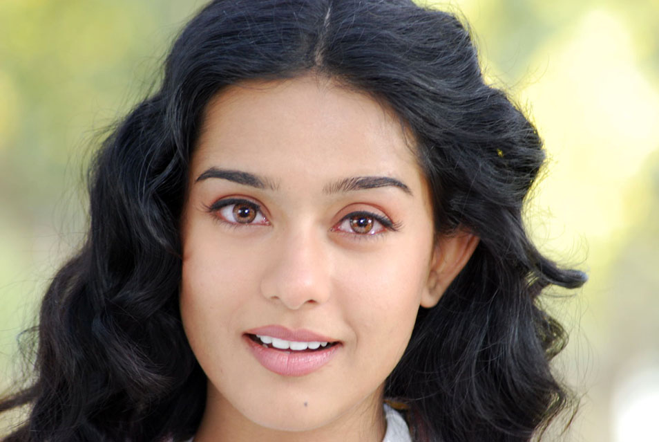 Amrita Rao Photostills - SEXY Baby Amrita Rao Pictures - Famous Celebrity Picture 