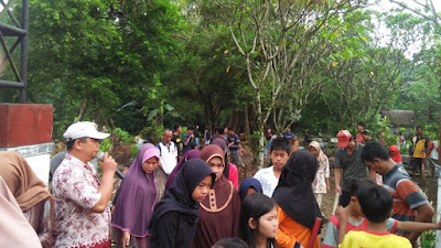 Warga Desa Jetis Bersih Kuburan Dalam Rangka Menyambut Datangnya Bulan Suci Ramadan 1443 H