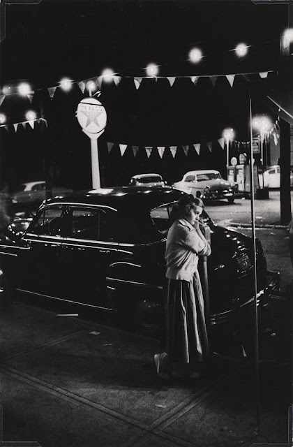 Eugene Smith, Ragazza accanto a un parchimetro, Pittsburgh