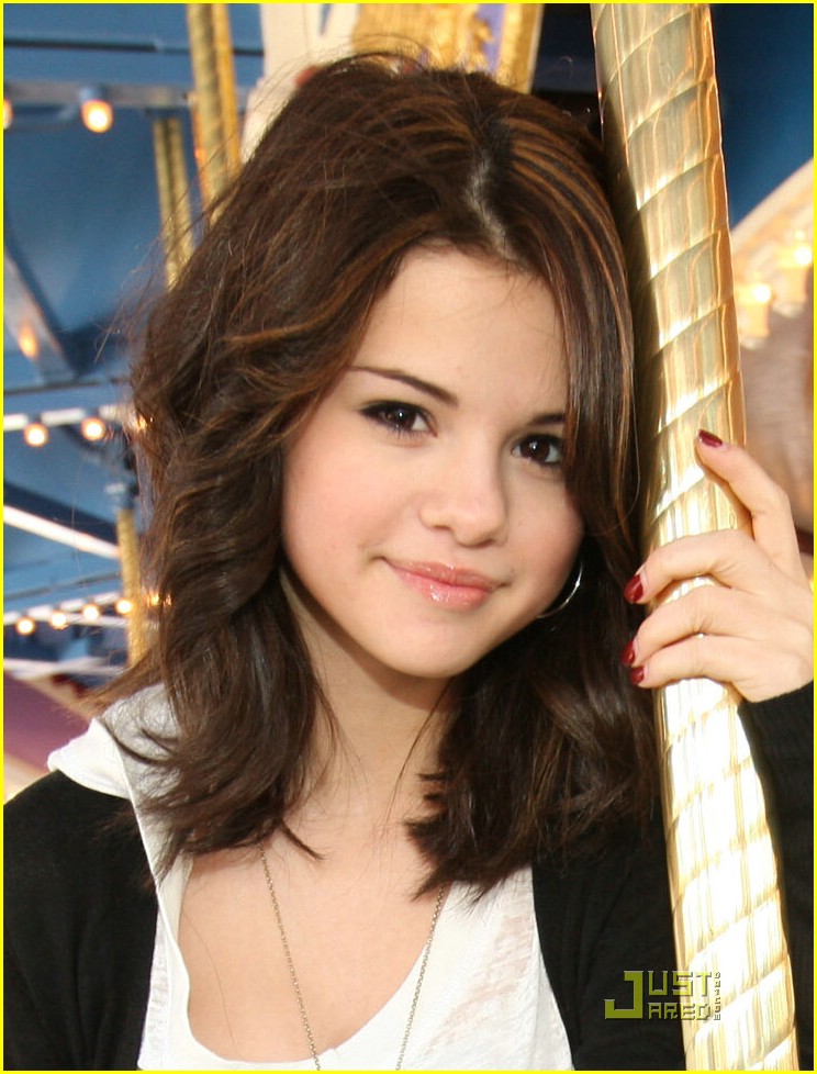 Selena Gomez Wallpapers