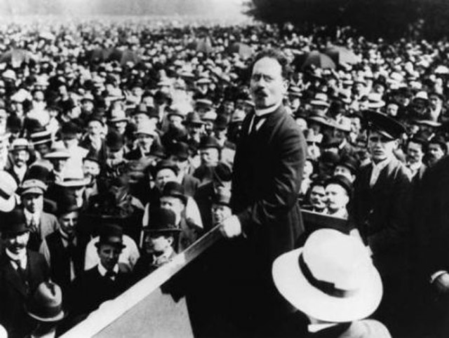 Dr. Karl Liebknecht proclaims a German socialist republic November 1918 worldwartwo.filminspector.com