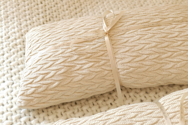 Cozy Knit Atelier Review, Cozy Knit Atelier Reviews, Cozy Knit Atelier etsy, braid knit pillow etsy, braided knit pillow, handmade pillow uk, decorate pillow with cushions