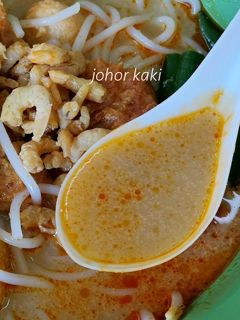 Singapore Laksa @ Woo Ji Cooked Food in Chinatown Complex Food Centre