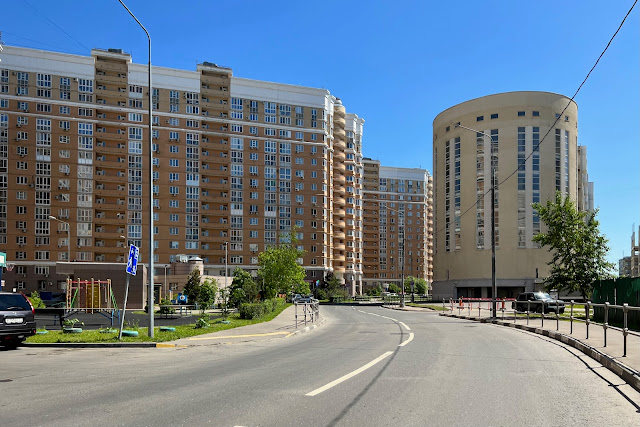 Проектируемый проезд № 6631, жилой комплекс «Царицыно» (территория бывшего Московского комбината хлебопродуктов), гараж