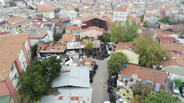 Σημαντικό τμήμα κτηρίου 700 ετών χρησιμοποιούταν ως αποθήκη ελαστικών  στην Κωνσταντινούπολη