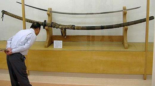 ¿Esta enorme espada del siglo 15 fue utilizado por un samurai Nephilim gigante?