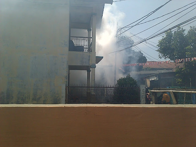 Matahari Pagi di Balik Kepulan Asap Fogging