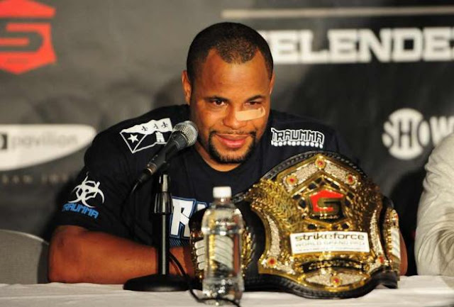 mma heavyweight fighter daniel cormier picture image