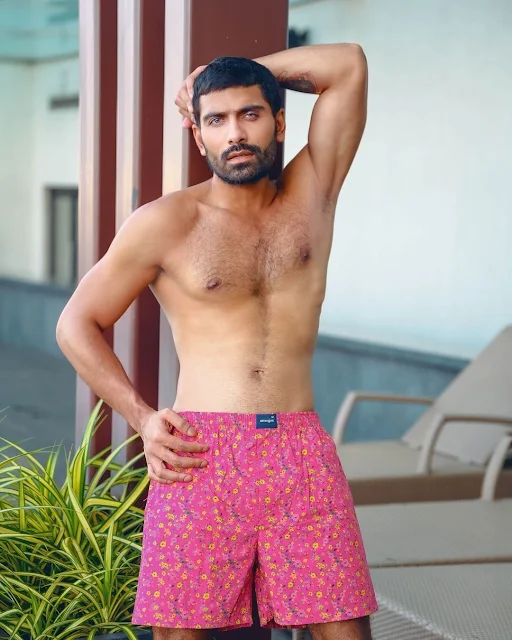 Hot Men in Boxer Shorts
