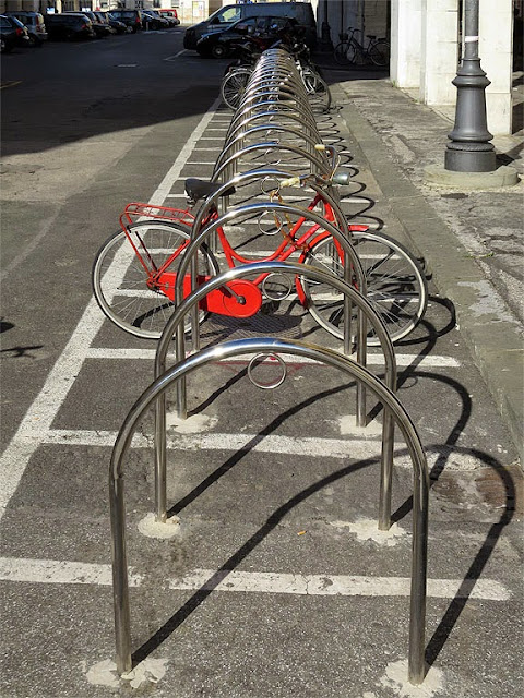 Nuova rastrelliera per biciclette, via Pieroni, Livorno