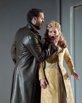 Mozart: The Marriage of Figaro - Ashley Riches, Lucy Crowe - English National Opera (photo Alastair Muir)