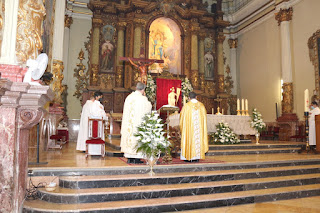 D. José Miguel en el moment de la benedicció