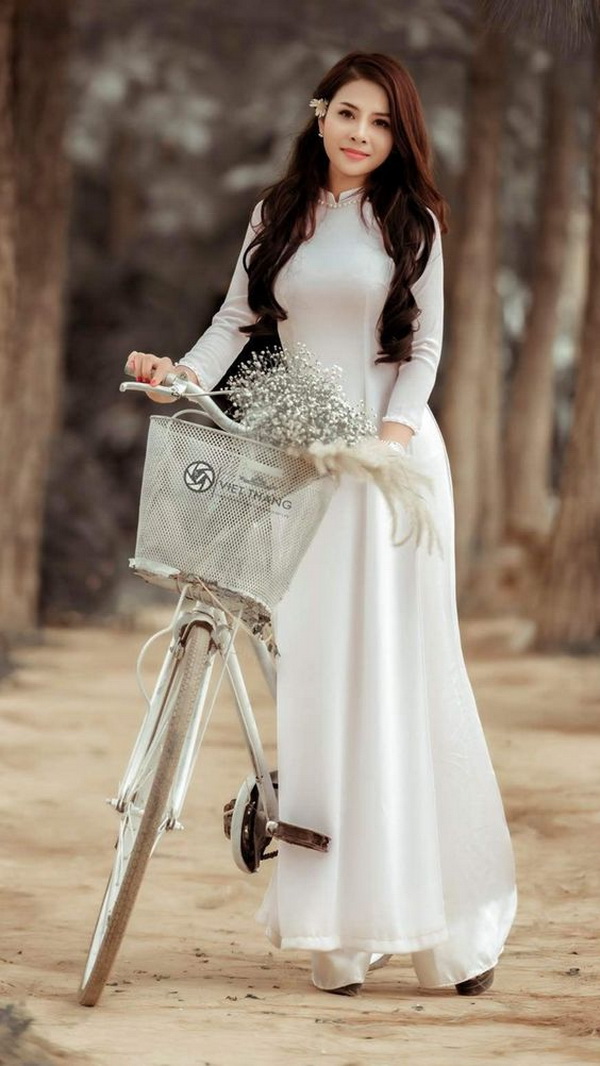 Thiếu nữ áo dài trắng, xe đạp