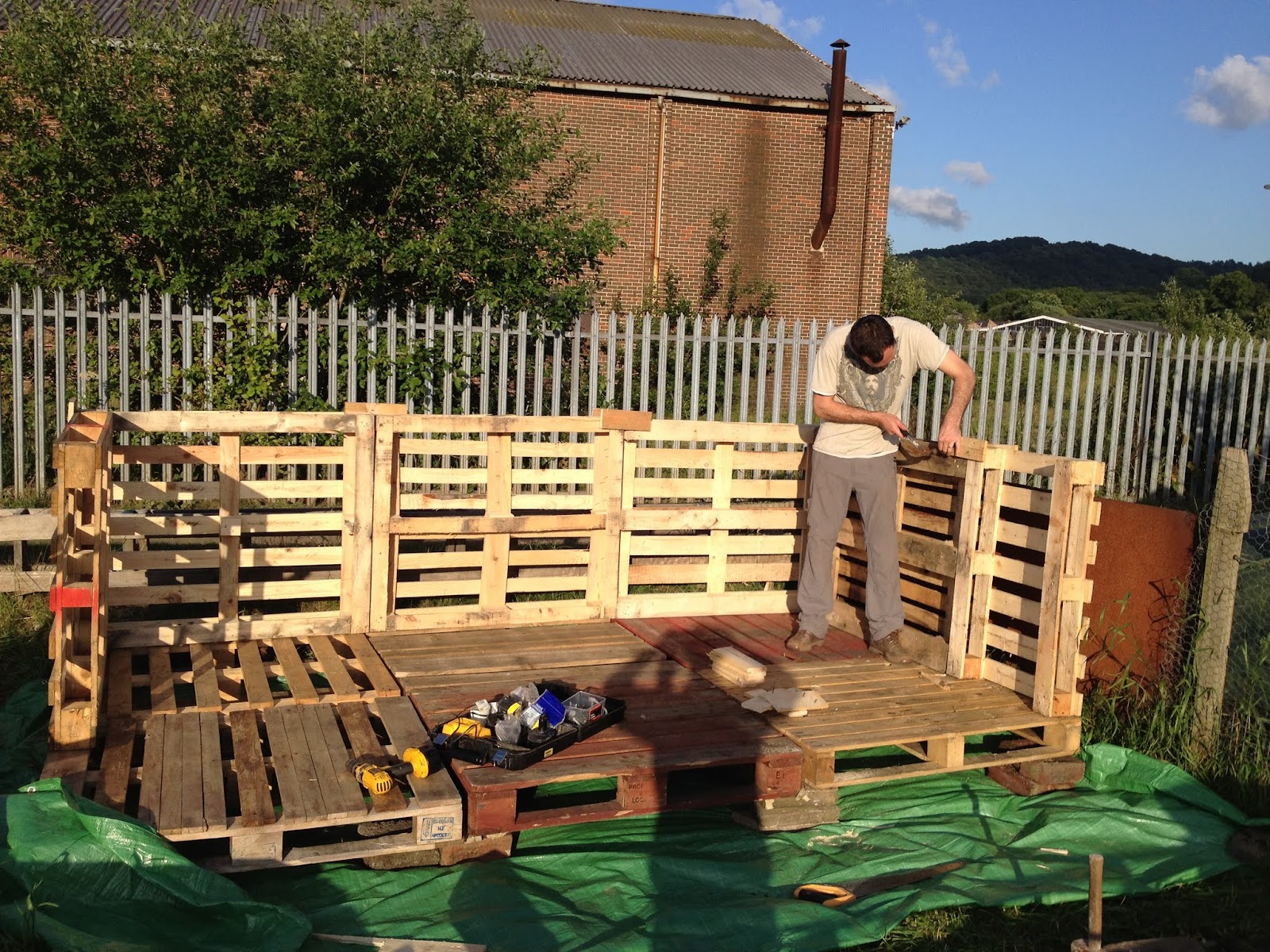 My Yorkshire Allotment: The Pallet shed build