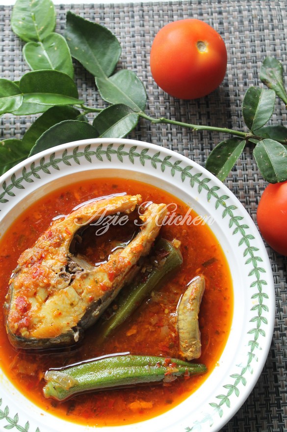 Azie Kitchen: Masak Asam Pedas Melaka Ikan Terubuk