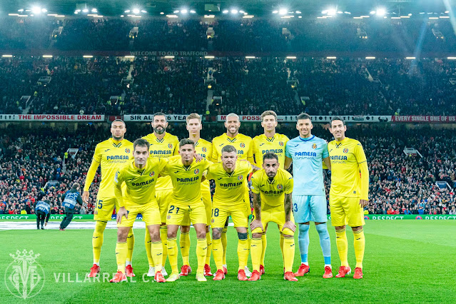 VILLARREAL C. F. Temporada 2021-22. Danjuma, Raúl Albiol, Juan Foyth, Capoue, Pau Torres, Rulli, Dani Parejo. Manu Trigueros, Yéremi Pino, Alberto Moreno, Paco Alcácer. MANCHESTER UNITED F. C. 2 VILLARREAL C. F. 1. 29/09/2021. Liga de Campeones de la UEFA, fase de grupos, Grupo F, jornada 2. Manchester, Inglaterra, Reino Unido, estadio de Old Trafford.