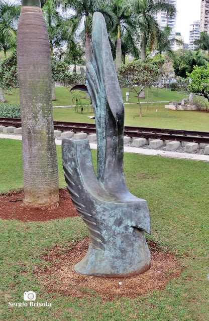 Close-up da Escultura O Último Vôo - ALESP - São Paulo