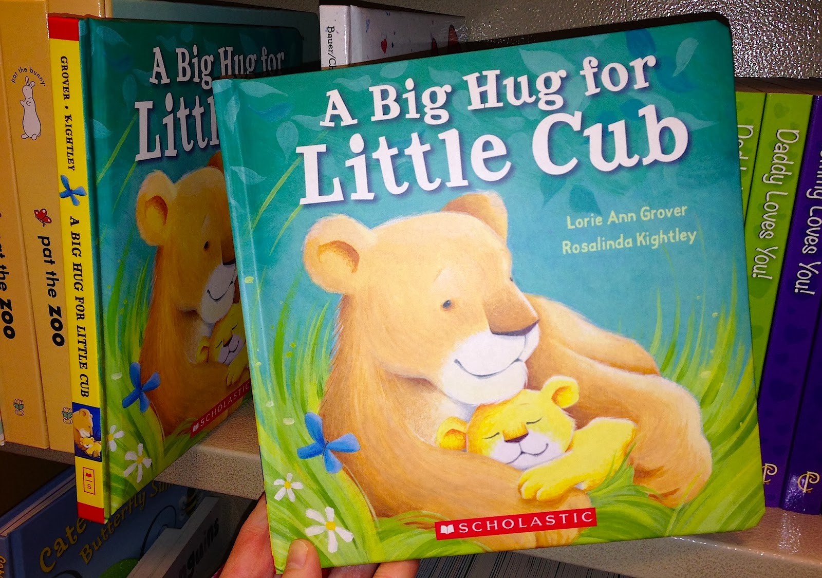 http://www.amazon.com/Big-Hug-Little-Lorie-Grover/dp/0545530911/ref=sr_1_1?s=books&ie=UTF8&qid=1393546164&sr=1-1&keywords=grover+cub