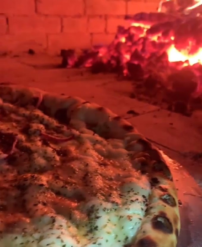 Skina da Pizza traz um sabor inconfundível com massas de longa fermentação e forno a lenha 