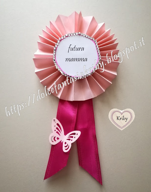 coccarda mum to be personalizzata rosa farfalle