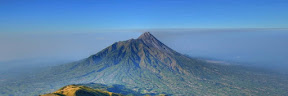 Gunung Merapi dan Gunung Merbabu 