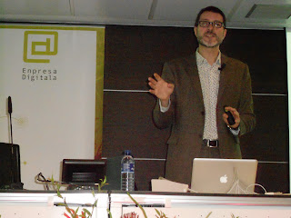 Imagen de Víctor Puig en la Jornada "Relaciones Públicas en Internet" - Mondragón