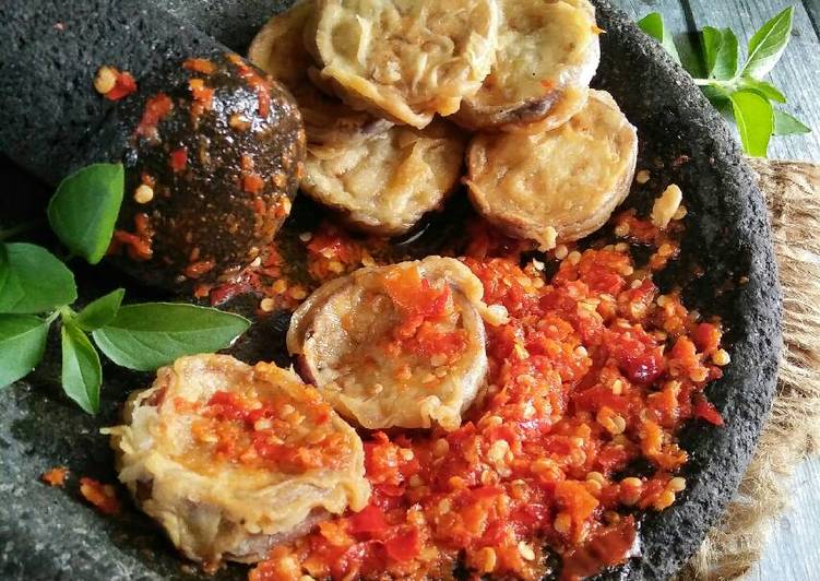 Resep Terong Penyet Sambel Korek. Pedas Menyegarkan 